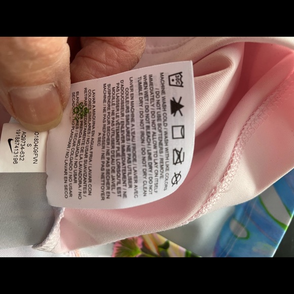 2/$15.Nike crop top sz S - Picture 3 of 4